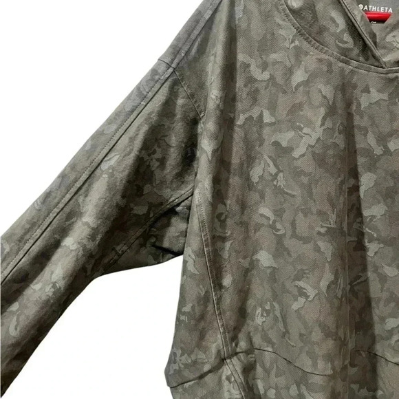 ATHLETA Green Camo Farallon Cropped Stretch Hoodie xs athleisure activewear - Picture 3 of 4